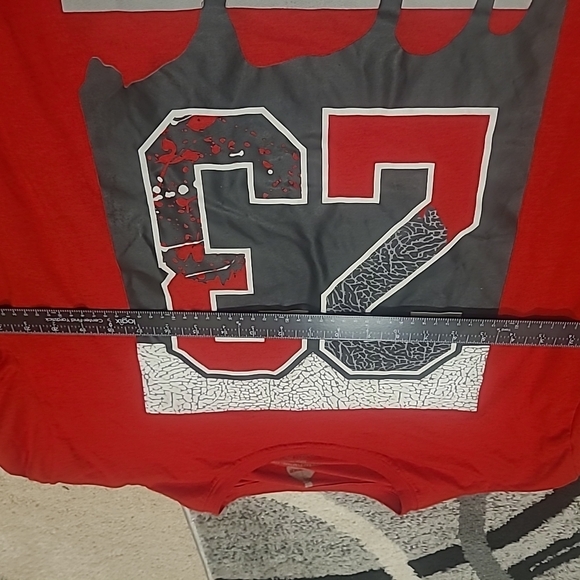 Launder Mens T-Shirt Size 2XL Red Long Sleeve 23 Greatest Hoops - Picture 5 of 8